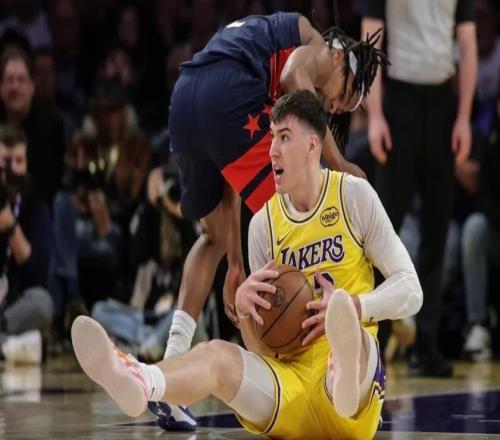 全勤82场：湖人"铁人"的生存算法