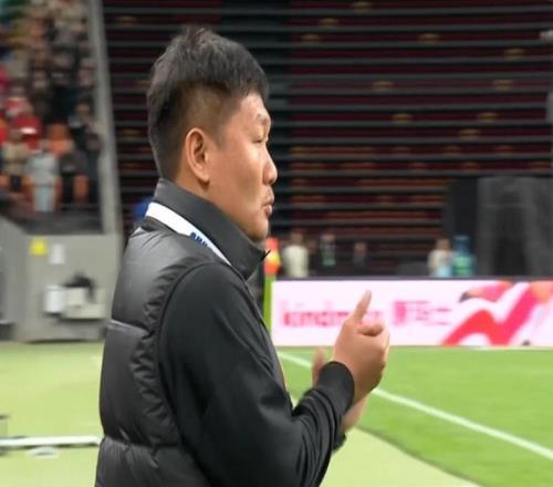 純粹的川渝德比！昔日深足助教掀翻主帥劉建業(yè)擺大巴等陳濤破