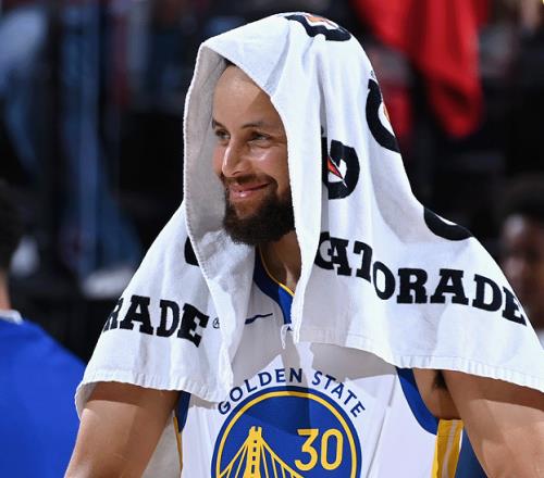 馬克西31+6無緣今日最佳！對(duì)不起，你碰到暴走的庫里了