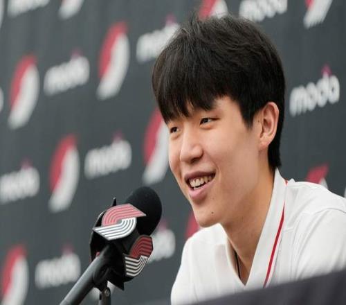 楊瀚森躺贏季后賽！8年等待后，中國籃球回來了