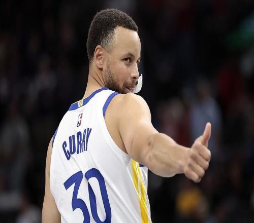 率隊逆轉(zhuǎn)，庫里23投12中&三分12中7砍下35分，正負(fù)值+9