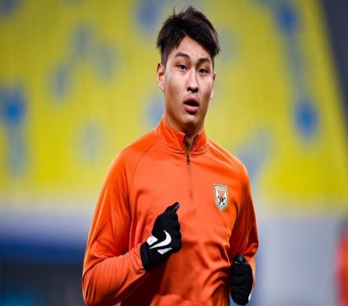 魯能本土中鋒位置迎來久違強(qiáng)援，已亮相賽前新聞發(fā)布會，值得期待