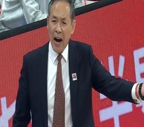 記者：斯佩爾曼此前頂撞許利民已經(jīng)道歉，隊內(nèi)按規(guī)進行了處罰