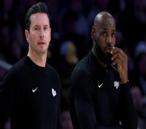 雷迪克：偉大球員都癡迷在聚光燈下表現(xiàn)詹姆斯就是其中之一