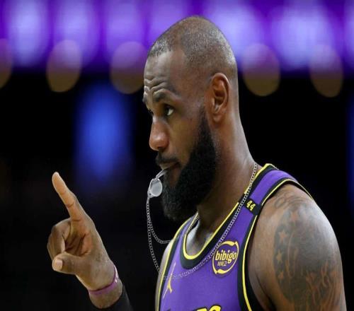 NBA給詹姆斯發(fā)了個(gè)裁判哨子，讓他自己吹自己