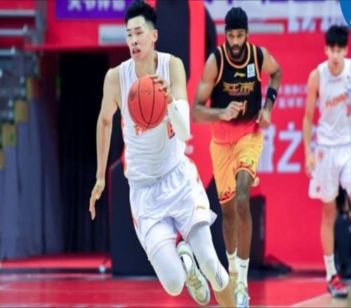 再砍19+12！場(chǎng)均比曾凡博多近4分，球迷呼吁：郭士強(qiáng)給他一個(gè)機(jī)會(huì)