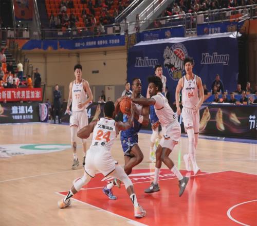 CBA常規(guī)賽第40輪，上海久事11186戰(zhàn)勝新疆伊力特