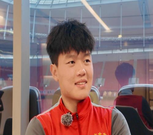 門前推射幫助球隊(duì)領(lǐng)先，上海海港20歲后衛(wèi)楊希斬獲中超處子球