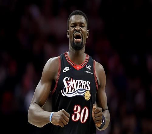防守能力相當(dāng)不錯(cuò)，但76人內(nèi)線新星的進(jìn)攻能力也確實(shí)是非常平庸