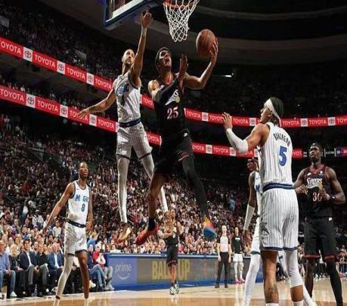 常規(guī)賽表現(xiàn)相當(dāng)不錯(cuò)，但76人鋒線新星在附加賽中的狀態(tài)并不理想