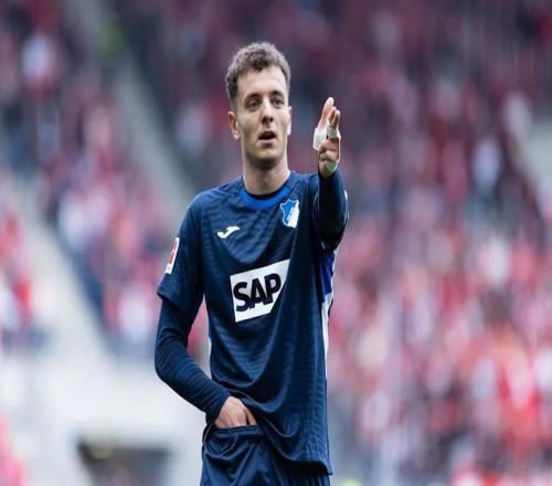 多特夏窗頭號目標(biāo)：23歲前鋒+16歲后腰