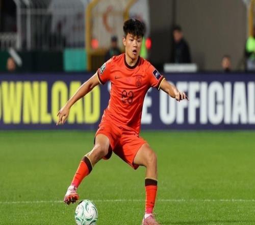 職業(yè)生涯處子球！楊希推射破門，海港雙邊衛(wèi)連線，彭嘯成背景板