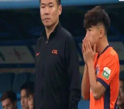 青春風暴，青島德比中17歲王庚睿與17歲鄺兆鐳替補登場