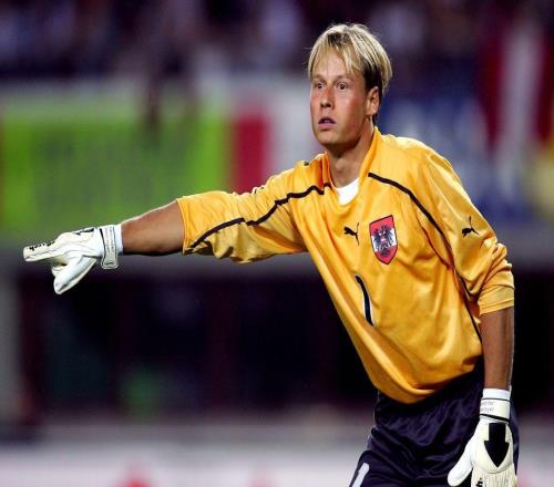 一場12小時后的致敬：足球如何哀悼一個"替補(bǔ)傳奇"