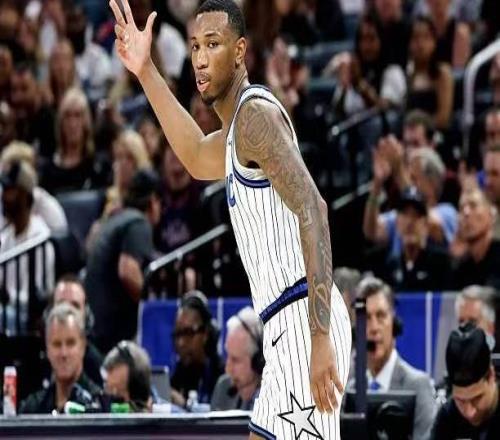 上月底剛拿到標(biāo)準(zhǔn)合同，結(jié)果魔術(shù)替補(bǔ)鋒線到了附加賽還能進(jìn)輪換