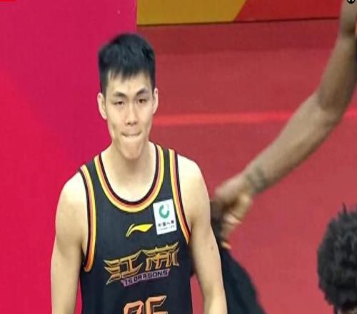 福建男籃8476江蘇男籃，賽后球員表現(xiàn)評(píng)分：3滿(mǎn)分3及格2拉垮