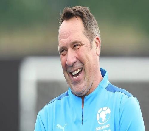 替補(bǔ)門將的雙冠奇跡：一個被低估的足球商業(yè)案例