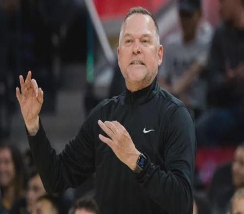 肯尼史密斯?fàn)烤€，NBA冠軍教頭空降北卡