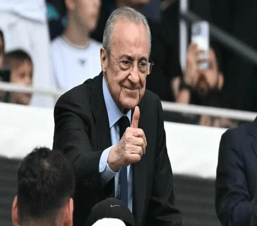 弗洛倫蒂諾賽后進(jìn)更衣室，強(qiáng)壓怒火逐一安撫球員