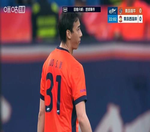 00！中超青島德比不沉悶，VAR三度介入，兩隊(duì)多次擊中門框