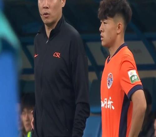 鄺兆鐳險(xiǎn)受傷退場(chǎng)！全場(chǎng)僅1射，0突破，獲6.4分全隊(duì)墊底