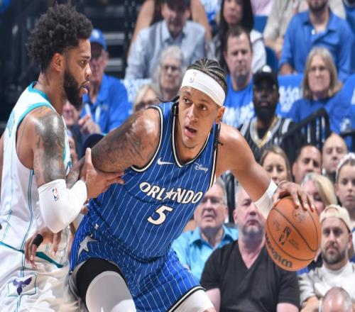 生死戰(zhàn)一節(jié)崩，4號秀撞墻+三球啞火！黃蜂目送魔術(shù)壓哨晉級季后賽