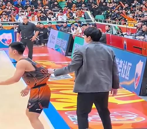 CBA最差教練兩名投手被用廢，從場均19分11分減少到8分2分