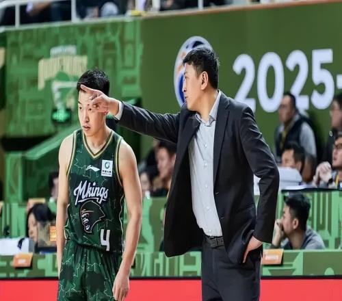 同曦三節(jié)領(lǐng)先18分都沒(méi)用！末節(jié)王世龍與郭昊文主導(dǎo)崩盤，球迷失望