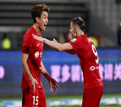 重慶球迷飄了！想奪冠了排隊給范總道歉劉建業(yè)以為前兩名保級