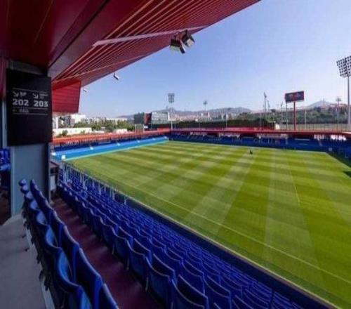 記者：巴薩方面已經(jīng)向市長表達(dá)意愿，計劃擴(kuò)建克魯伊夫球場