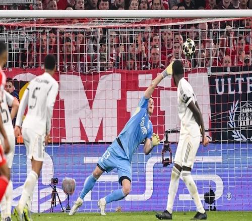 皇馬十人逆轉(zhuǎn)失?。杭みM(jìn)戰(zhàn)術(shù)的代價(jià)與邊界