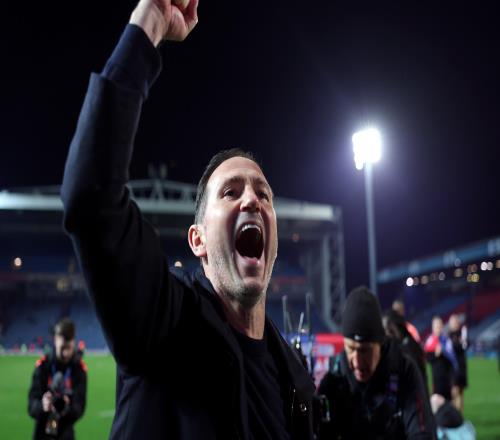 蘭帕德接手考文垂時距離降級區(qū)僅2分，第二個賽季便升入英超