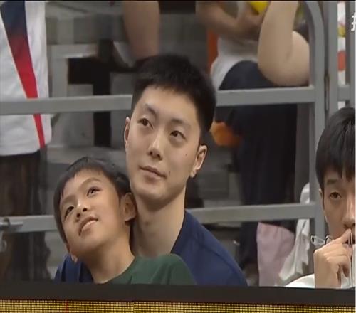 徐杰11中1胡明軒缺陣，鄒陽20+10上演大逆轉(zhuǎn)，外援8失誤