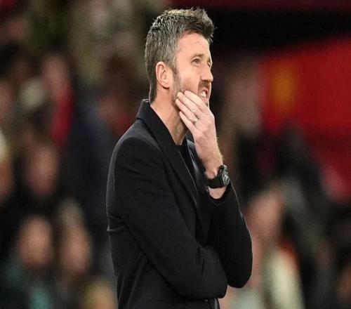 曼聯(lián)防線崩盤：裁判爭(zhēng)議背后的管理困局