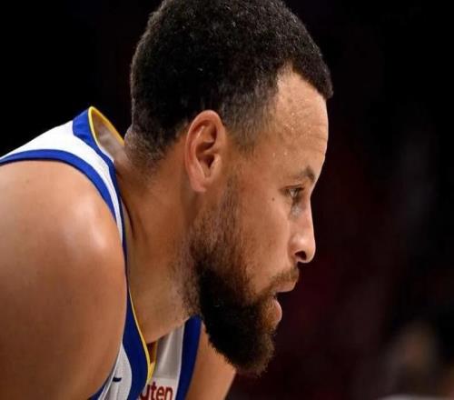 庫里右膝隱患被點名，太陽防守策略有了新靶心