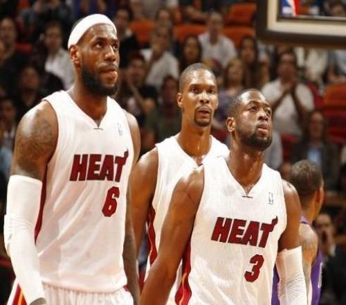 別再亂黑詹姆斯“廢隊友”！原因只有一個：他把隊友熬成了玻璃人