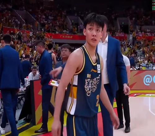 逼廣東隊(duì)打京滬！CBA最大黑馬鎖定積分榜第3，杜鋒面臨一輪游
