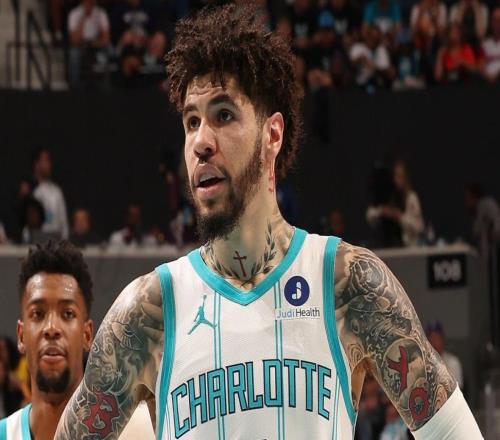 黃蜂慘敗31分登全美熱搜！鮑爾遭批不是領(lǐng)袖小丑沒禁賽也無作為