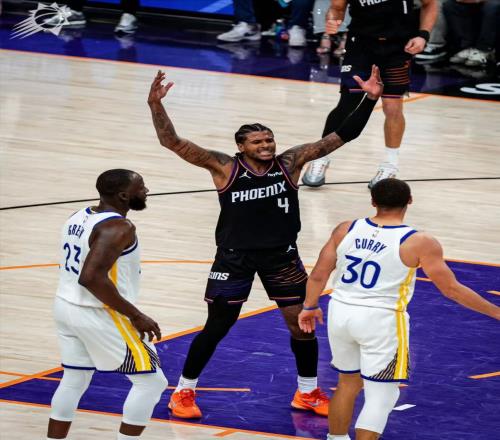 勇士遭太陽(yáng)淘汰！庫(kù)里創(chuàng)1大恥辱紀(jì)錄，詹杜庫(kù)誰(shuí)能走到最后呢