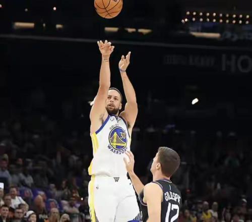 38歲帶傷苦撐43場(chǎng)季后賽都沒(méi)撈著！美媒怒斥：又白白浪費(fèi)庫(kù)里一季