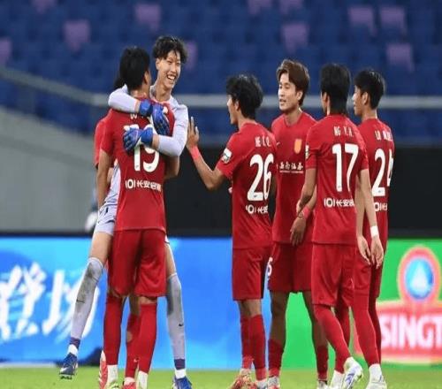 升班馬3連勝登頂防線榜，津門虎爆冷30掀翻云南蓉城領(lǐng)跑海港悶平