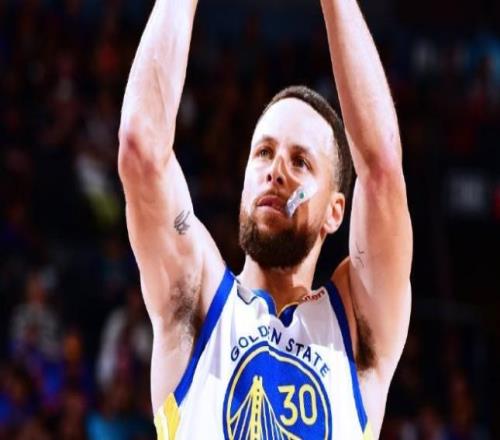 手感全無，庫里16中4&三分10中3取17分4板4助2斷，正負(fù)值13