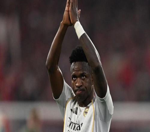 记者：维尼修斯经纪人想要更多钱，但皇马不会再提高任何报价