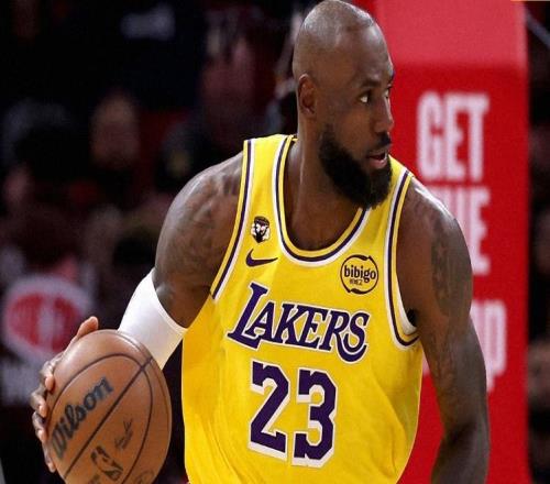 創(chuàng)生涯紀(jì)錄！詹姆斯首節(jié)狂送8助攻超火箭全隊(duì)暖心安慰小女孩