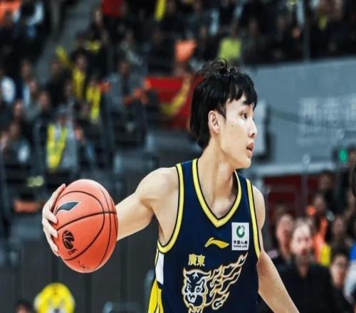 徐杰14中2崩盤原因出爐！腸胃炎引發(fā)疼痛，中場休息神情難受！