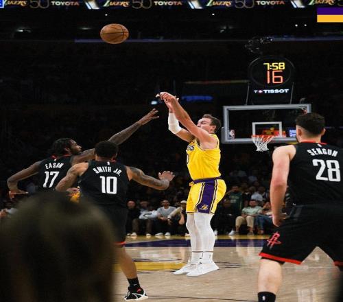 湖人頭號(hào)奇兵：肯納德27分三分5中5全場(chǎng)最高分成詹皇最佳幫手