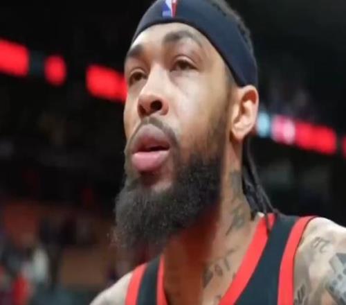 9連30+！季后賽G1的GOAT，還有10助的登哥，太輕松了