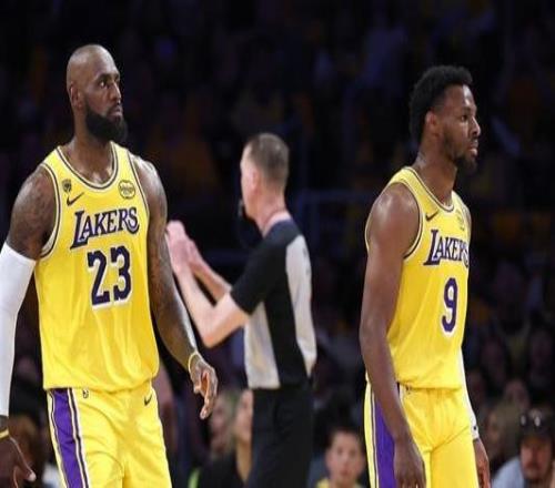 詹姆斯：我母親能看到兒子和孫子在季后賽同臺這真的太瘋狂了