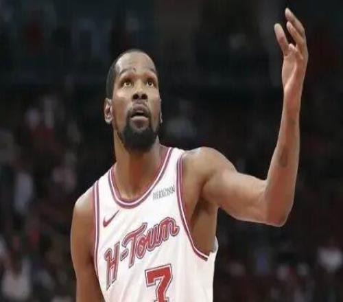 好冤！杜蘭特被隊友撞倒！右膝挫傷了！