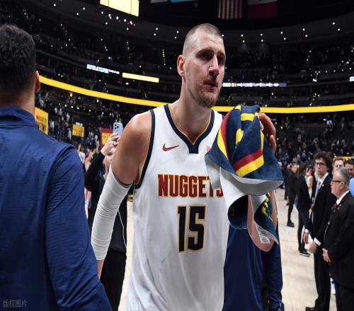 約基奇狂砍25+13+11仍無(wú)緣日最佳！抱歉，肯納德一戰(zhàn)刷新3大紀(jì)錄